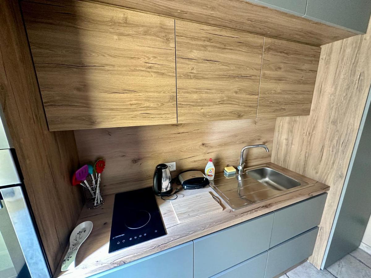 Amos City Center Apartment Tirana Eksteriør billede