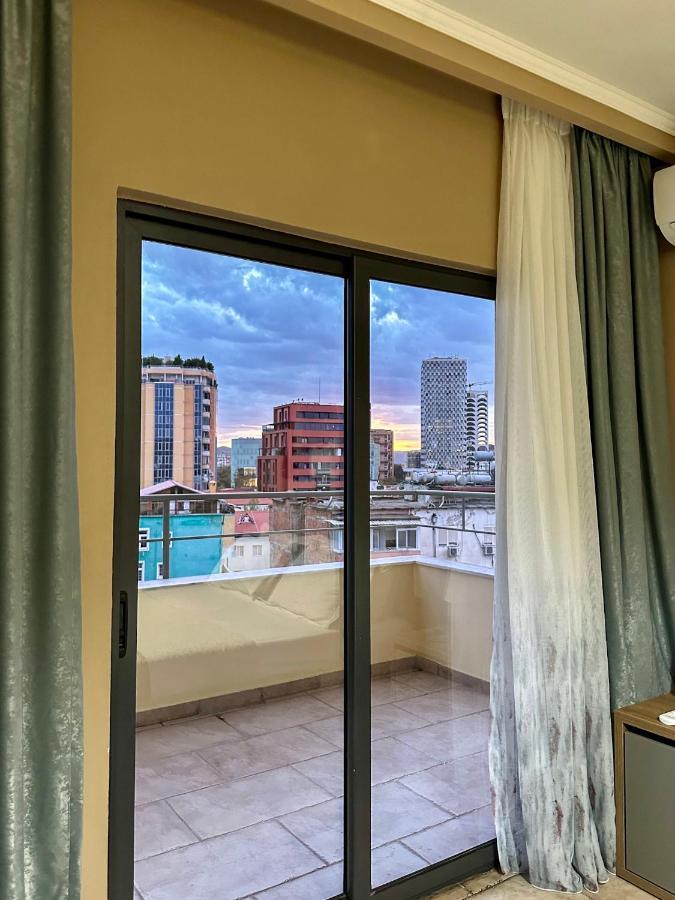 Amos City Center Apartment Tirana Eksteriør billede