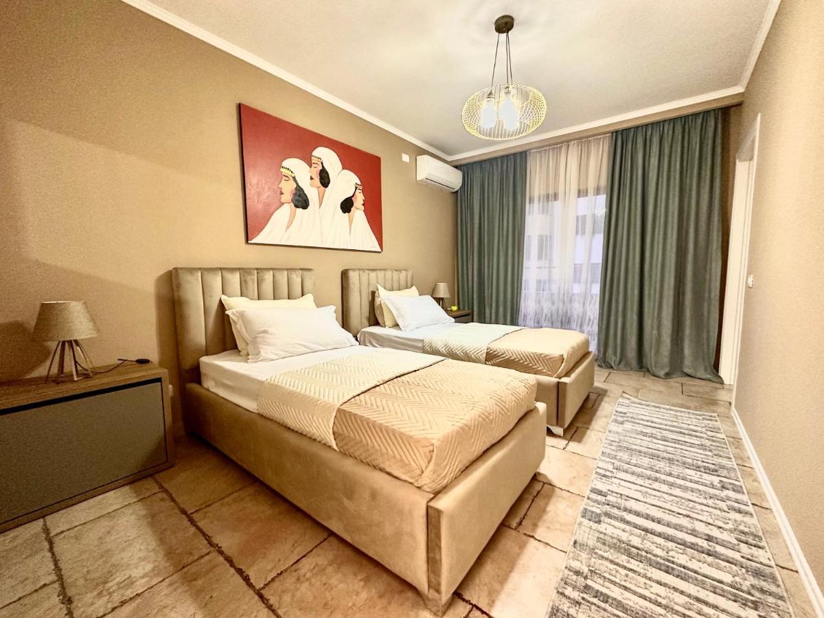 Amos City Center Apartment Tirana Eksteriør billede