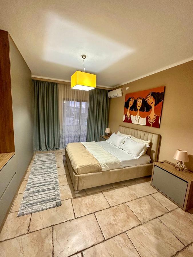 Amos City Center Apartment Tirana Eksteriør billede